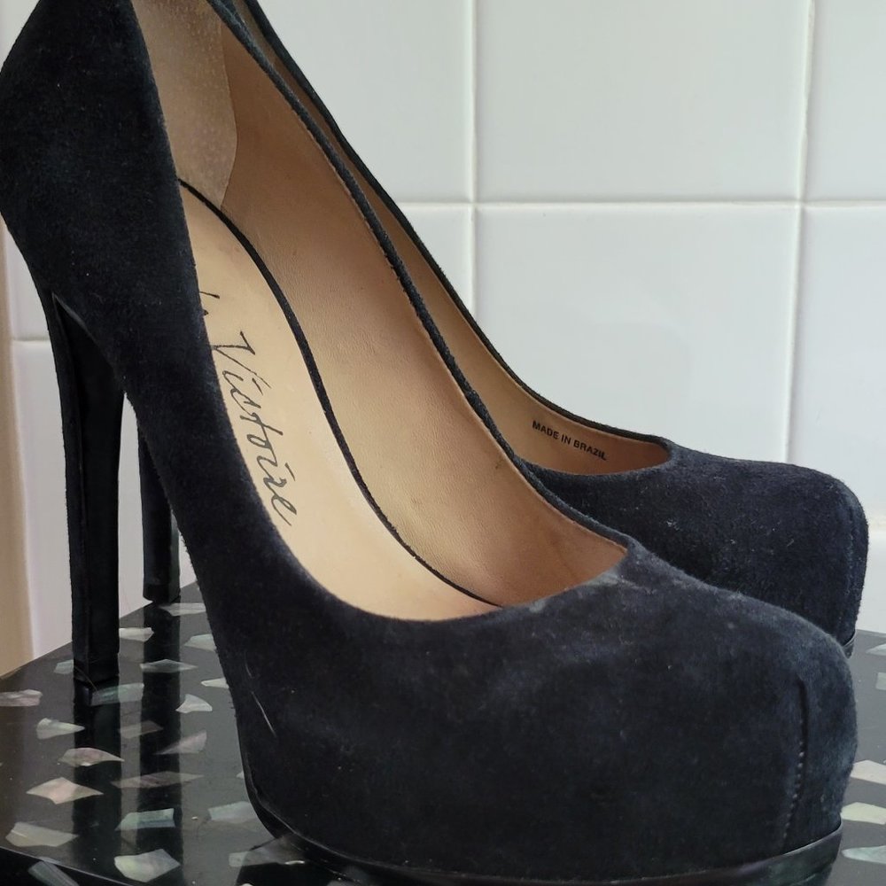 Pour La Victorie, size 7 1/2, black suede pumps